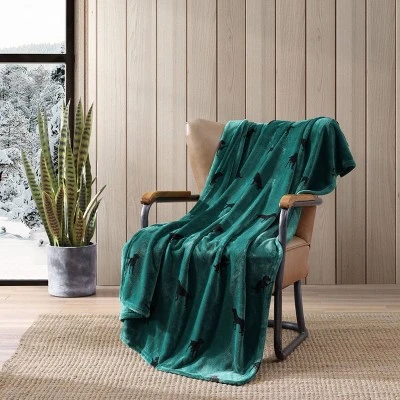 50"x60" Buddy The Dog Reversible Throw Blanket Green - Eddie Bauer 5 50"x60" Buddy The Dog Reversible Throw Blanket Green - Eddie Bauer - Image 3