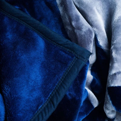 Wolf Pattern Heavy And Thick Plush Mink Throw Blanket - Trademark Global 5 Wolf Pattern Heavy And Thick Plush Mink Throw Blanket - Trademark Global - Image 3