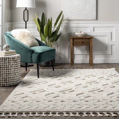 NuLOOM Akia Lattice High/Low Tassel Aea Rug 9 NuLOOM Akia Lattice High/Low Tassel Aea Rug - Image 7