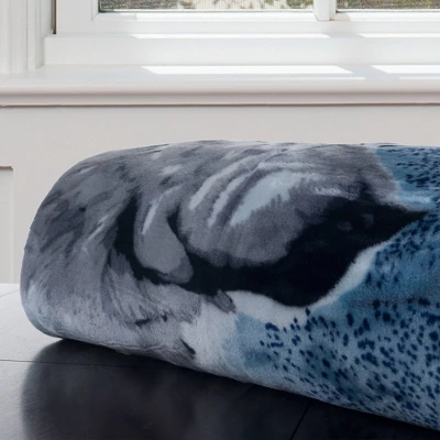 Wolf Pattern Heavy And Thick Plush Mink Throw Blanket - Trademark Global 4 Wolf Pattern Heavy And Thick Plush Mink Throw Blanket - Trademark Global - Image 2
